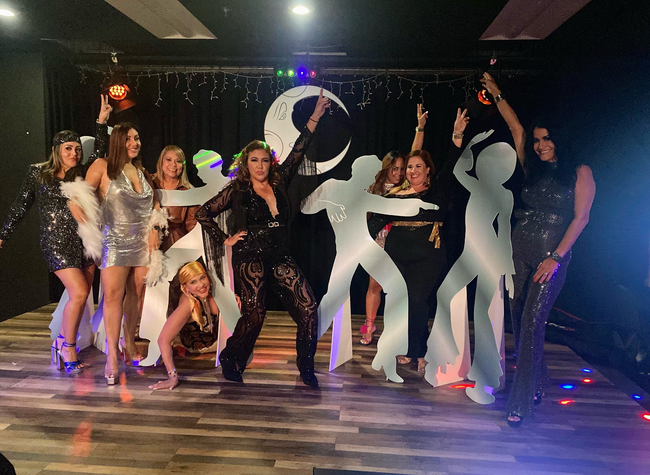 dress 70's disco party Studio 54 Moon + 4 Large Disco Dancing Couple Cutouts, 70's Disco Party Dancers, Easy set up. Great social media props